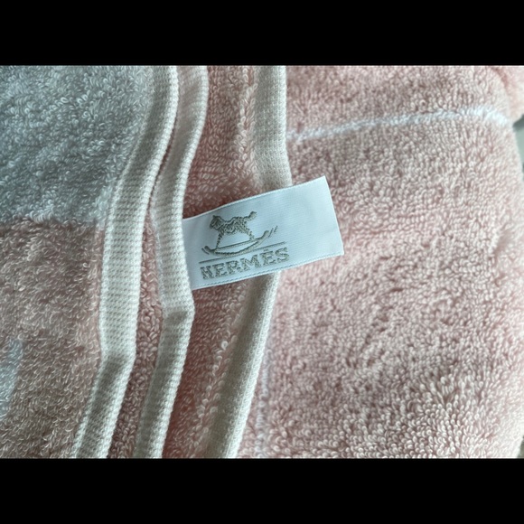 Hermes Baby - Hooded pink and white towel set NEW - Picture 3 of 7